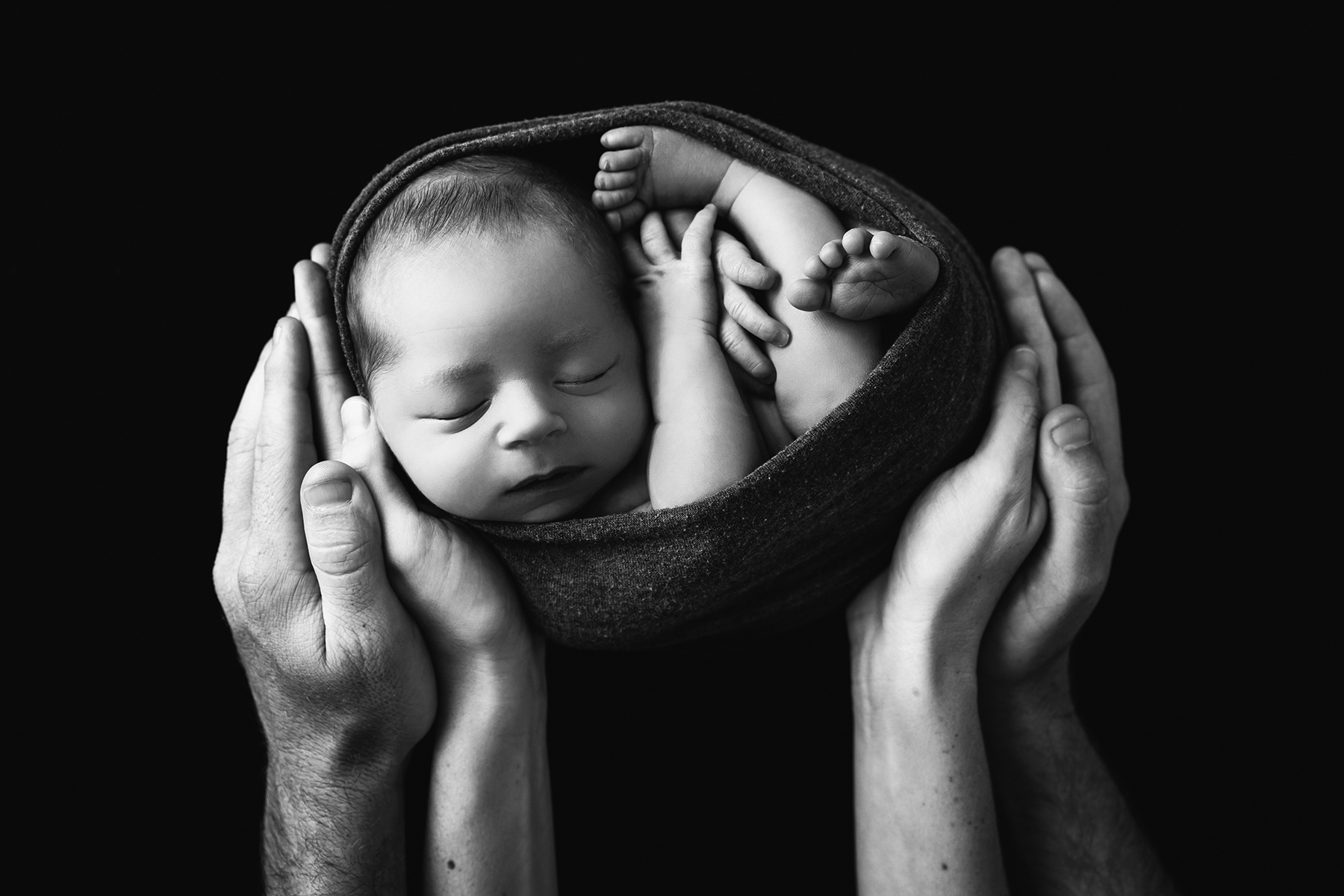 newborn baby held by mom and dad in Charlottesville Virginia