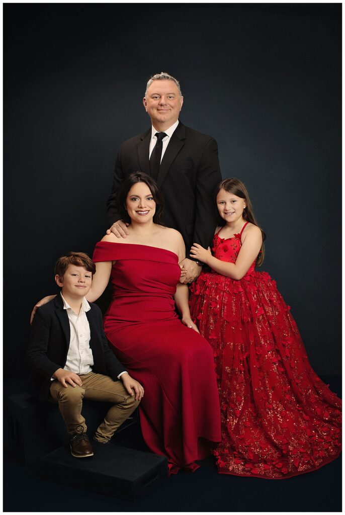 family gathers with arms around each other by Amy Yang Photography